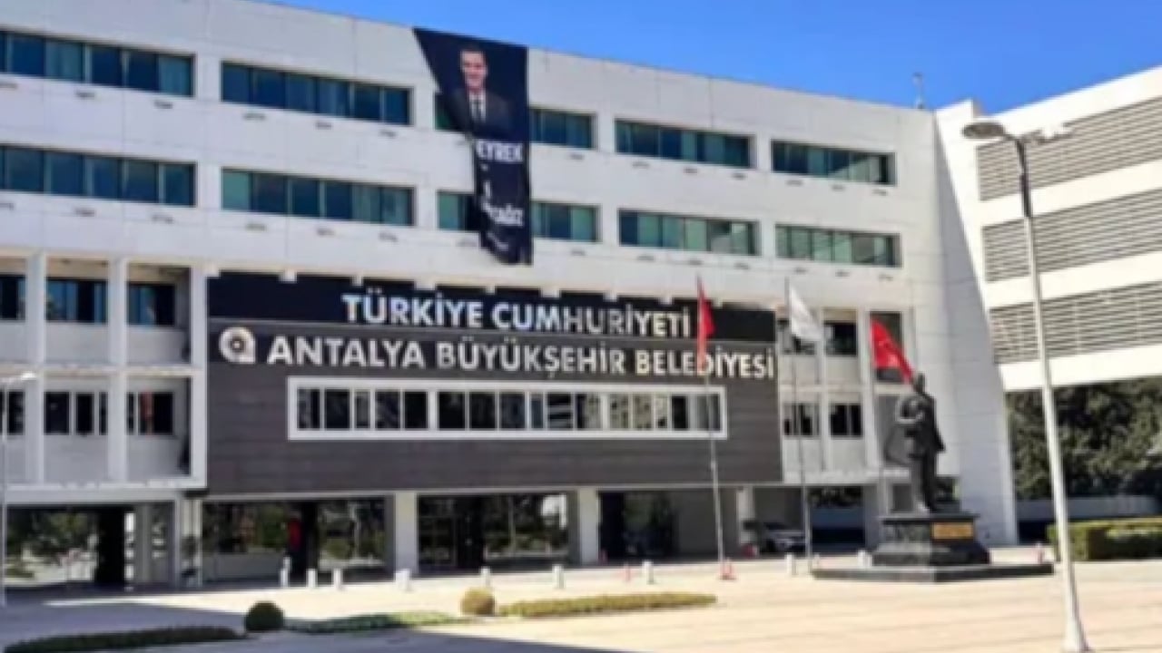 Foto - CHP'li belediyede yolsuzluk skandalı: Maaile hortumcu çıktılar! 5 kişi tutuklandı