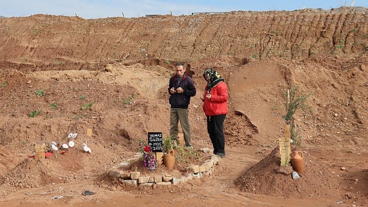 Foto - CHP'li belediyeden bir garip karar: Aynı anda ölmeyenlere yan yana mezar verilmiyor!