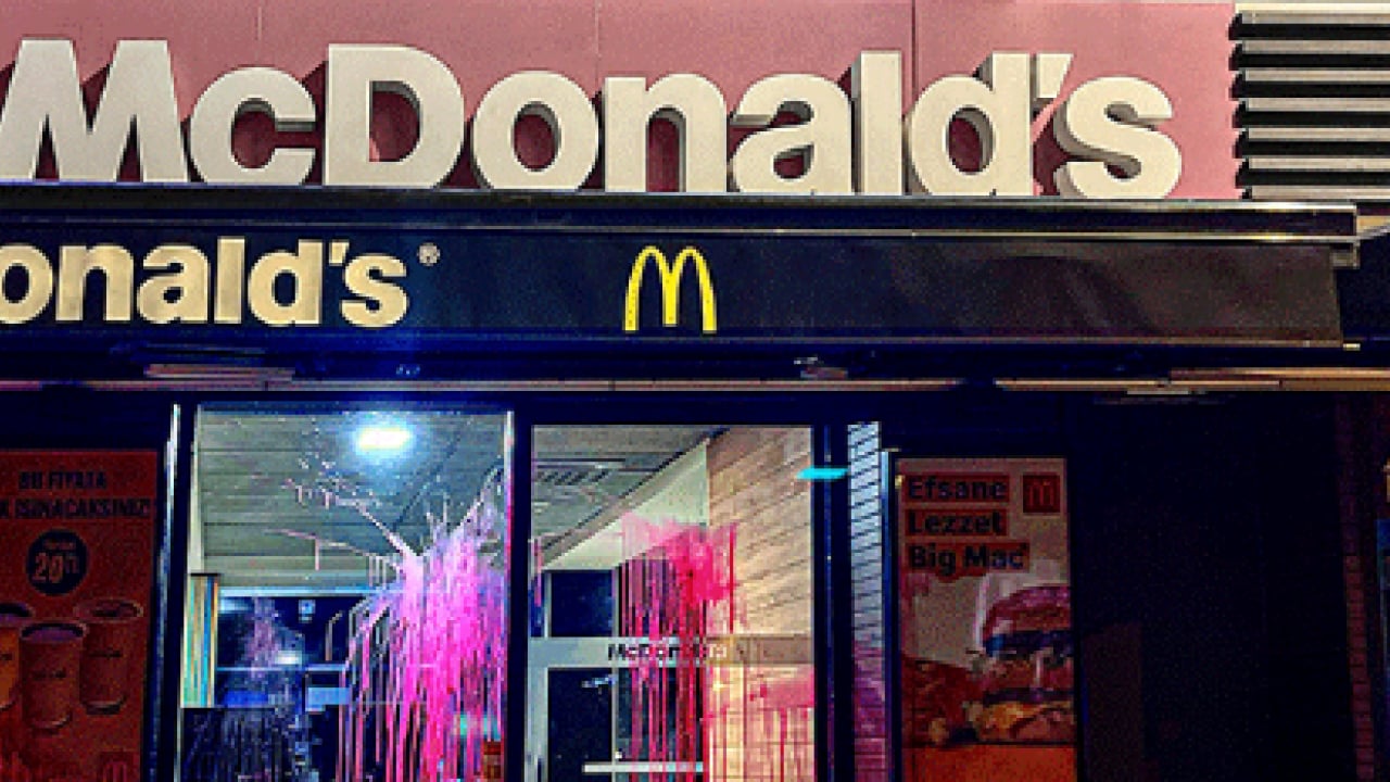 Foto - CHP’li belediyeden Siyonist McDonald's’a ‘kırmızı halı’! 171 günlük direnişi görmezden geldiler