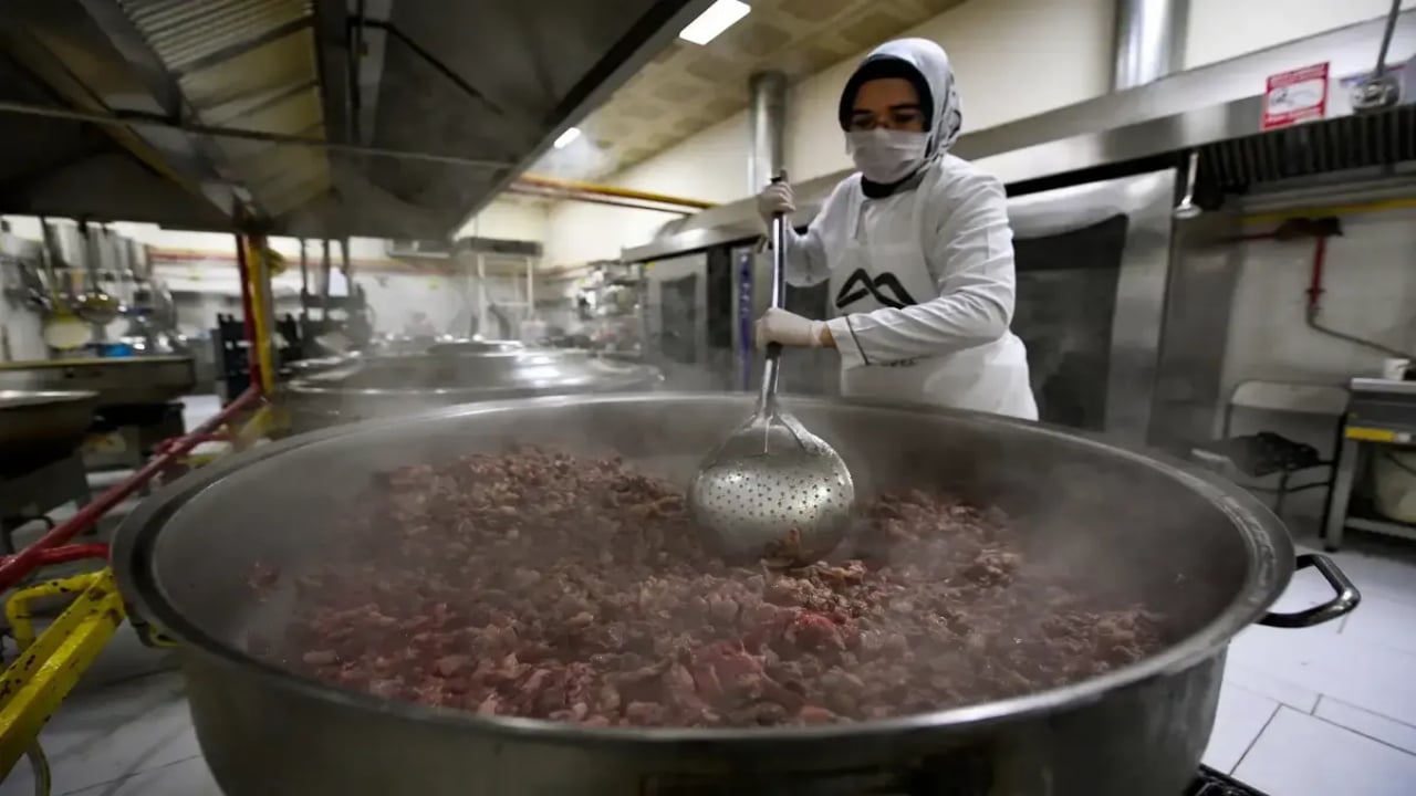 Foto - CHP’li belediyenin dağıttığı kavurmanın yarış atı etinden olduğu ortaya çıkmıştı! Kavurma yapılan atın sahibinden olay açıklama