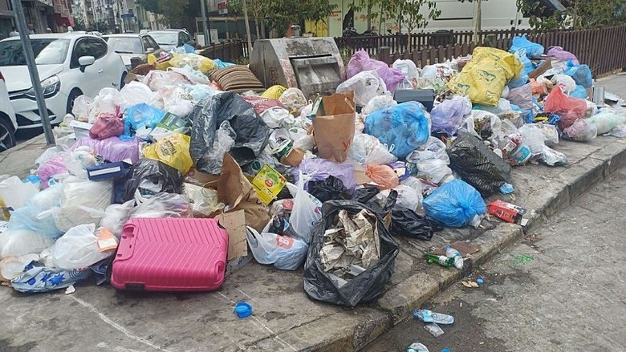 Foto - CHP'li belediyenin toplamadığı çöplere virüslü sinekler dadandı! İzmir'de sinek kabusu!