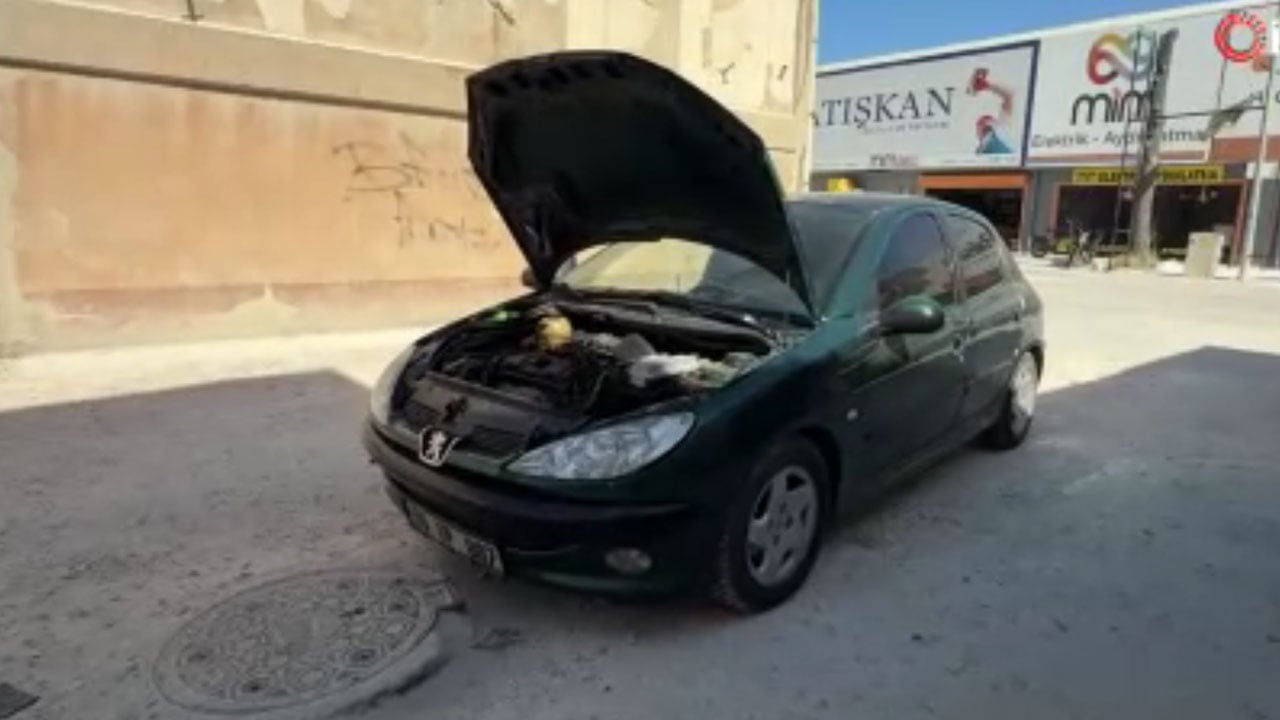 Foto - CHP'li belediyenin vurdumduymazlığı vatandaşı isyan ettirdi! Araba katili rögar kapağı