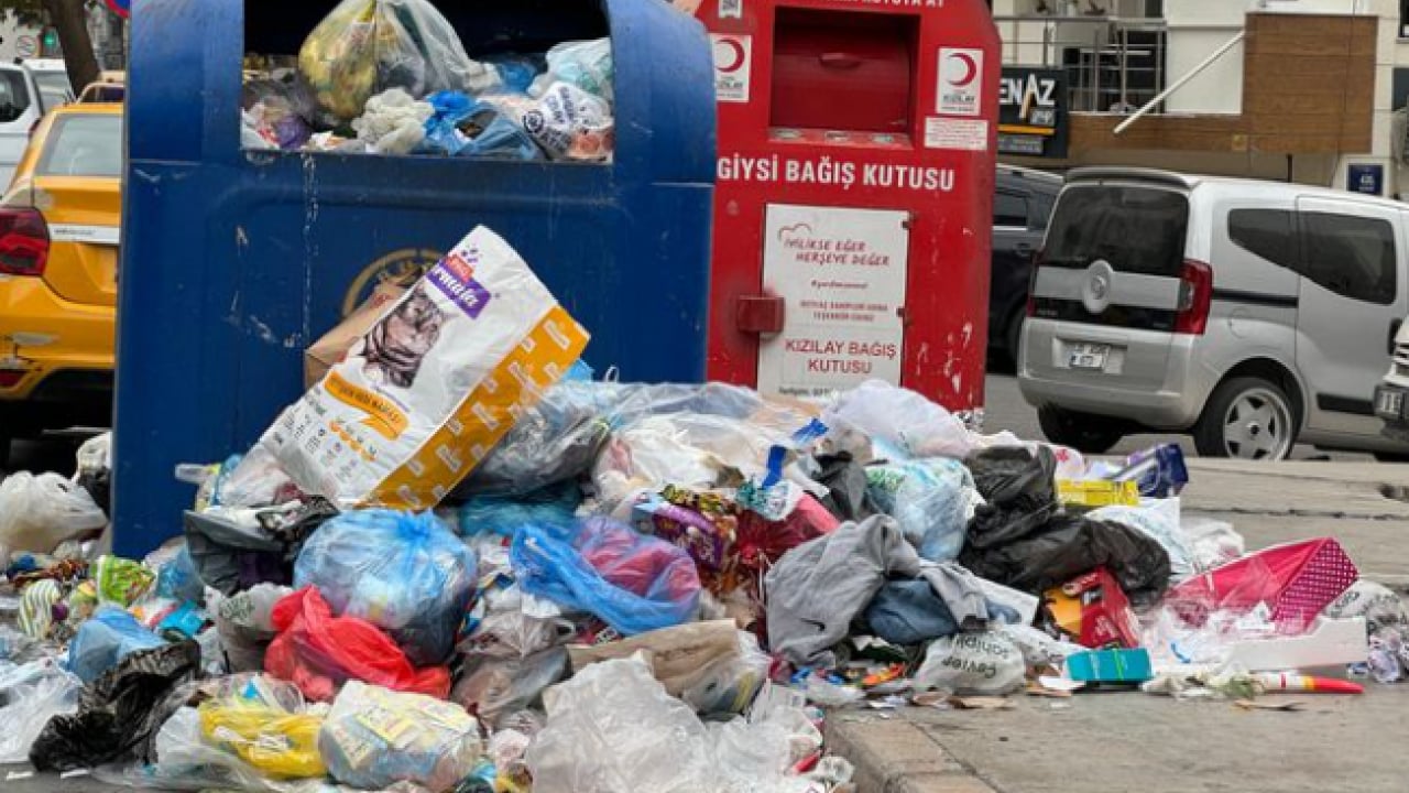 CHP’li Buca Belediye’sinin çöp rezaleti: Grev bahane, kirlilik şahane!