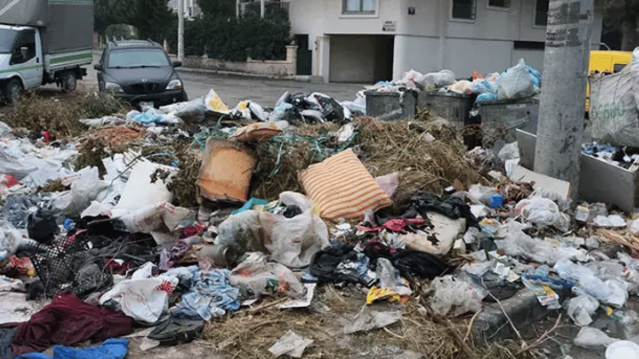 Foto - CHP’li Buca Belediye’sinin çöp rezaleti: Grev bahane, kirlilik şahane!