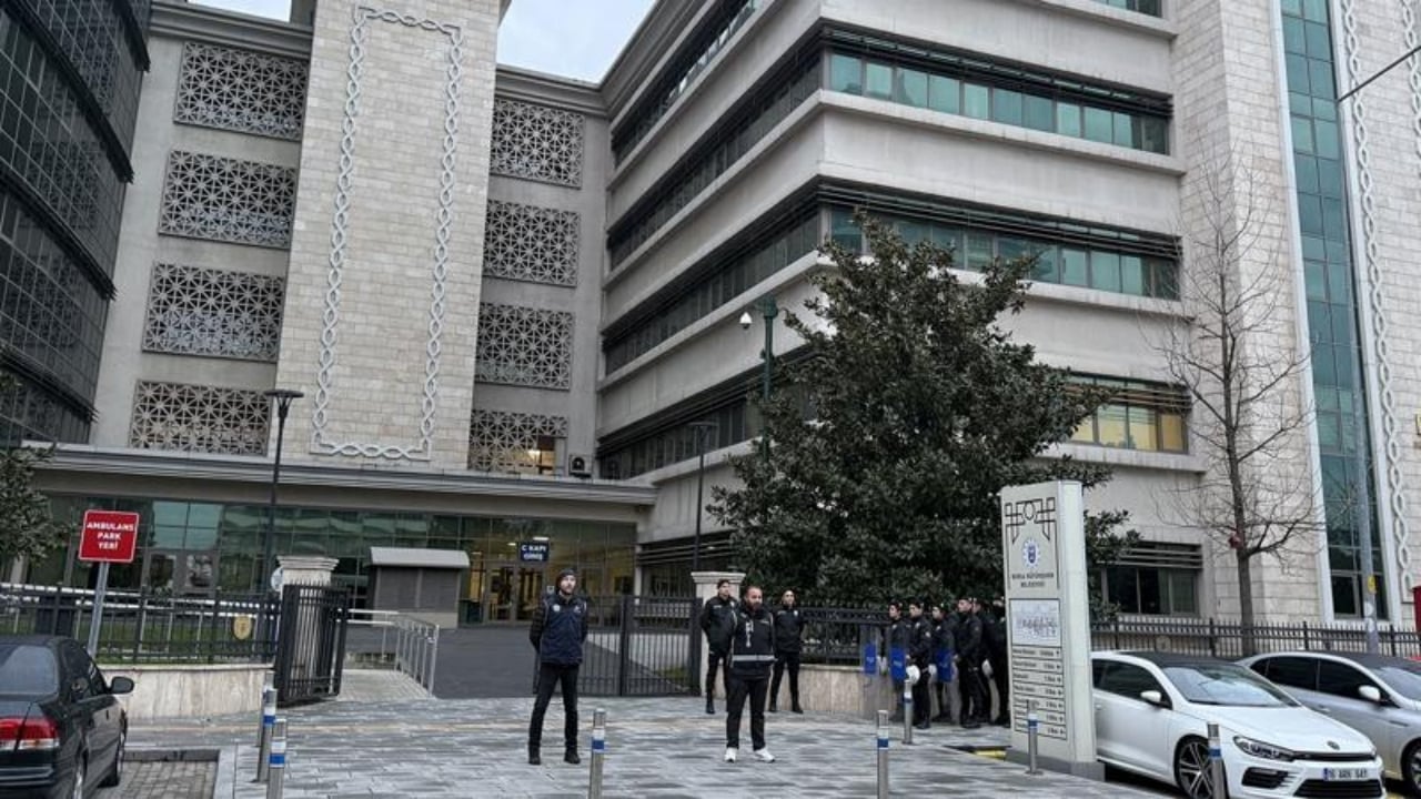 Foto - CHP’li Bursa Büyükşehir 16 milyarlık rüşvet çarkı kurmuş! MASAK raporu kan dondurdu: Eşi, kızı, kardeşi...