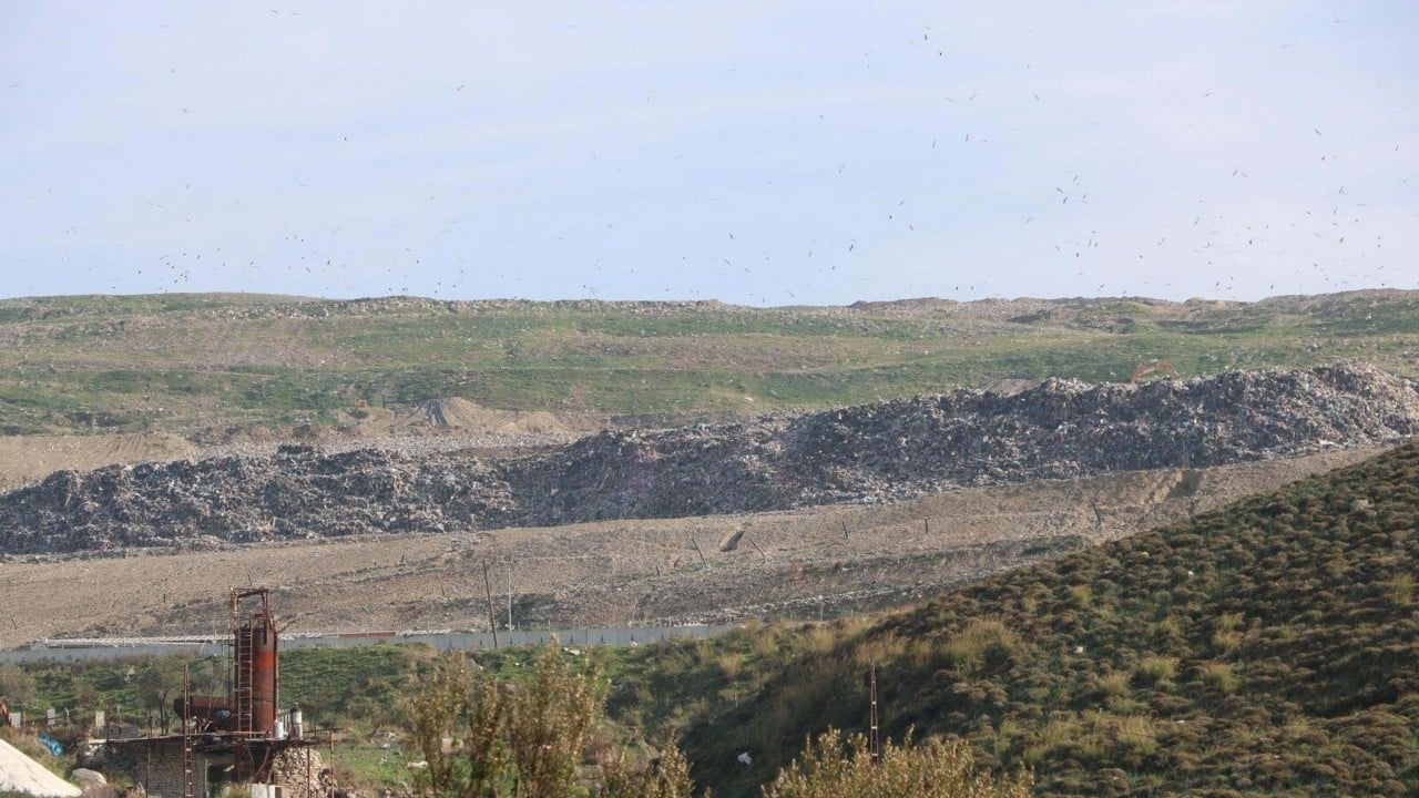 Foto - Chp'li büyükşehir ilçesini çöp tenekesi gibi kullanıyor