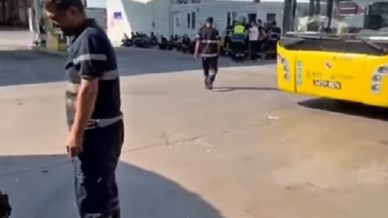 Foto - CHP’li İBB yönetimi yine sınıfta kaldı! İşçilerin tazminatına çöktüler, Otobüs garajı kilitlendi!
