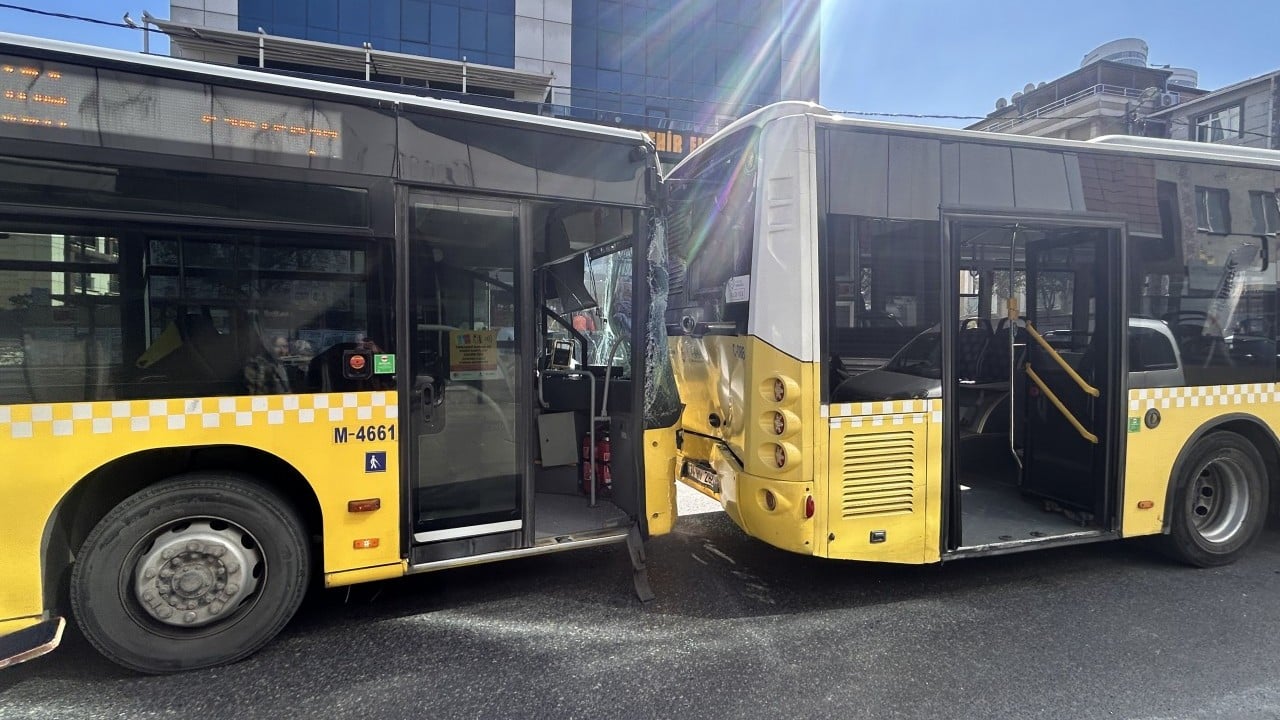 Foto - CHP’li İBB’nin liyakatsiz şoförleri yine iş başında! İETT otobüsleri çarpıştı: 1 yaralı