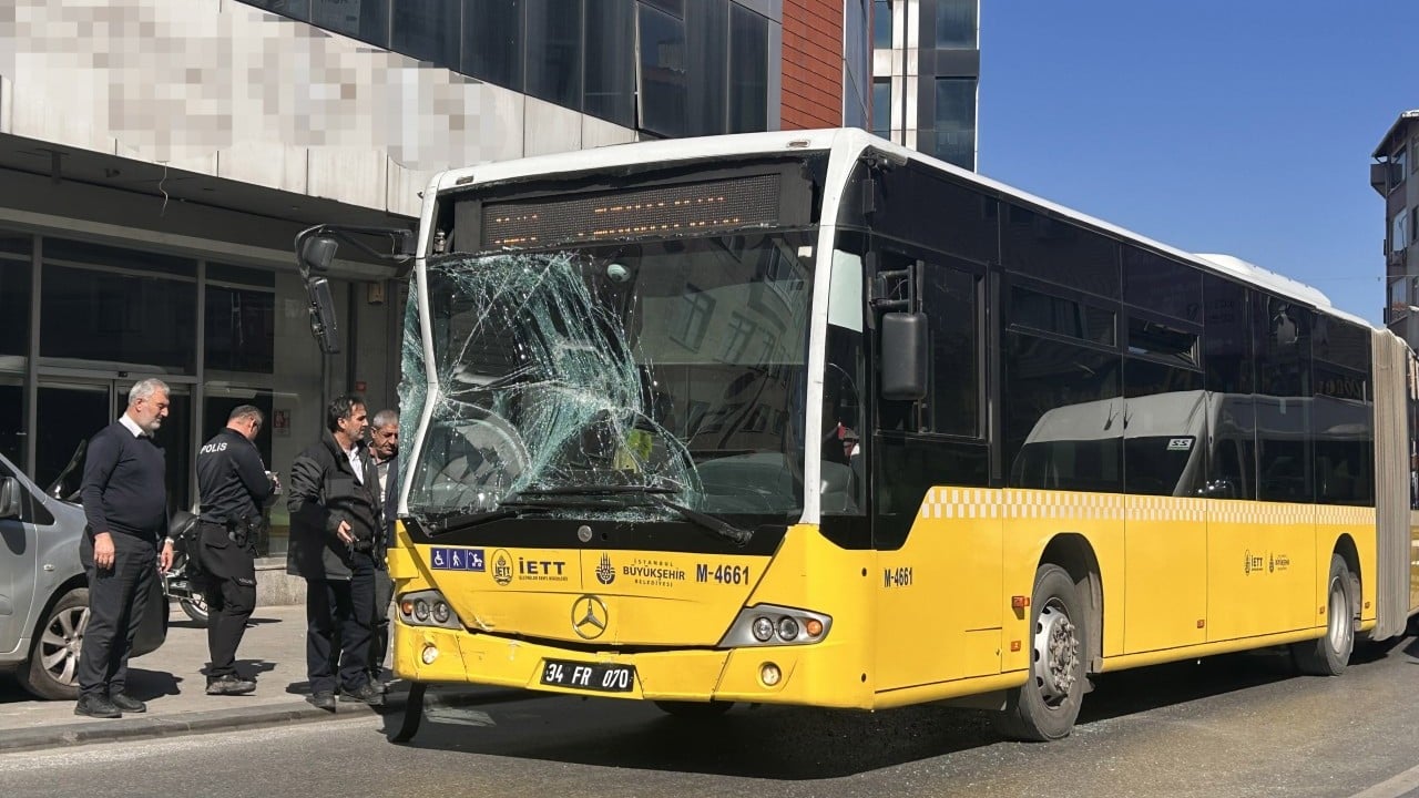 Foto - CHP’li İBB’nin liyakatsiz şoförleri yine iş başında! İETT otobüsleri çarpıştı: 1 yaralı