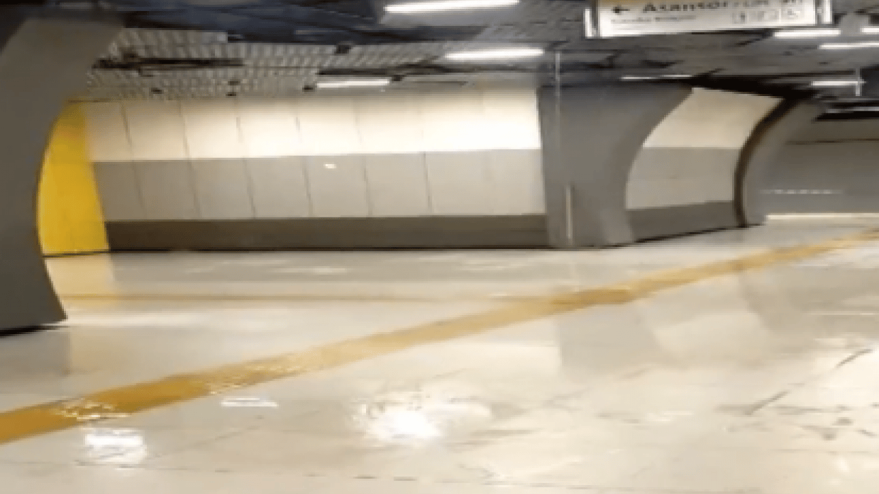 Foto - CHP’li İBB’nin yönetimindeki Metro’da skandal! Yağmur yağdı istasyonları su bastı: Vatandaş zor anlar yaşadı