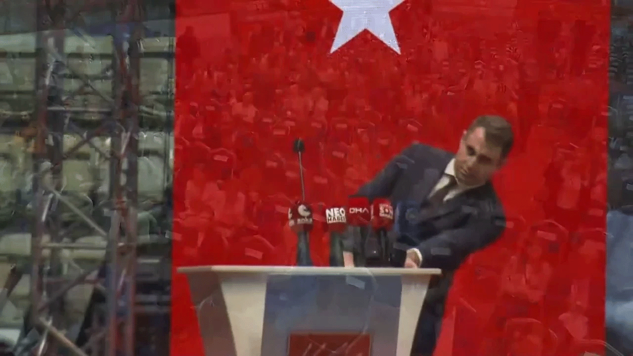 Foto - CHP'li isim bir anda yere yığıldı
