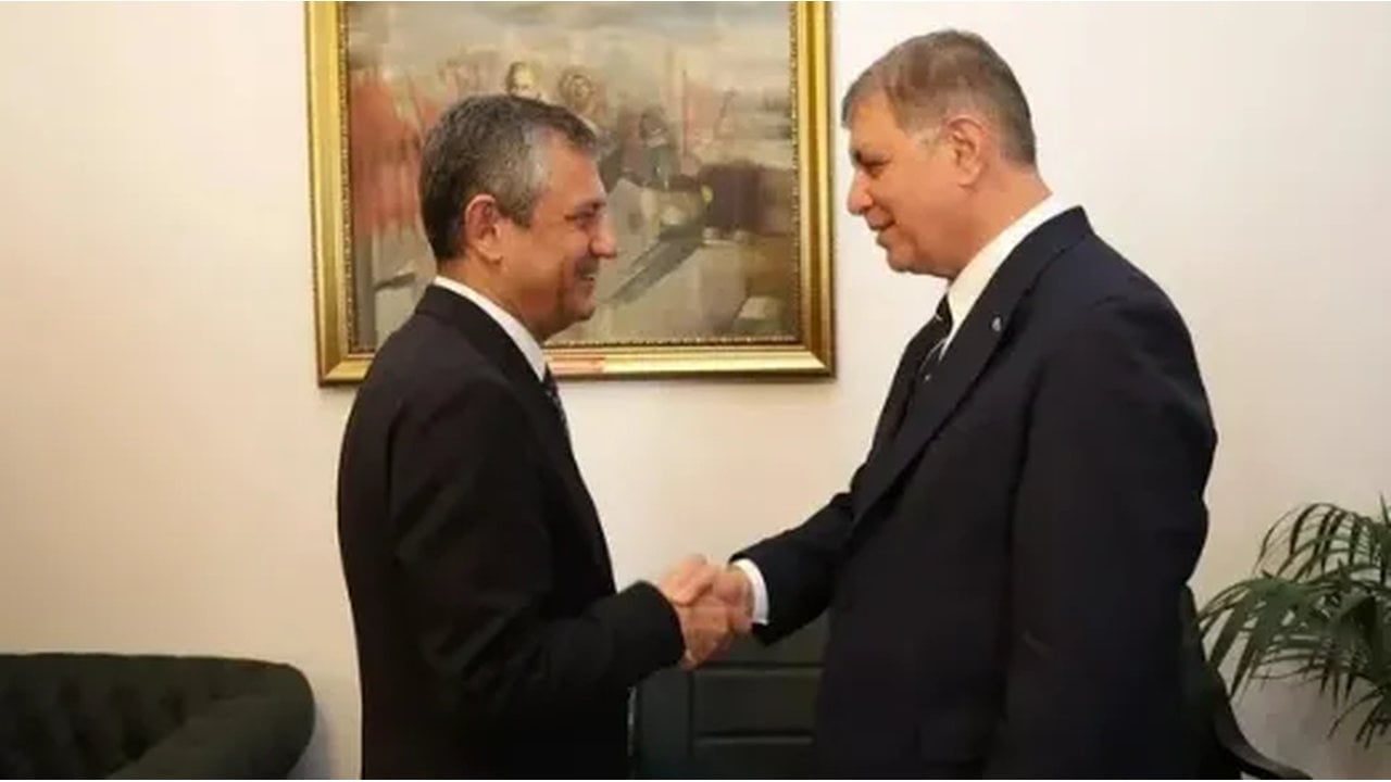Foto - CHP’nin ciğerini bilen Barış Yarkadaş’tan siyaset kulislerini sallayacak iddia: Yeni partiye katılması bekleniyordu, Özgür Özel’i telefondan engelledi