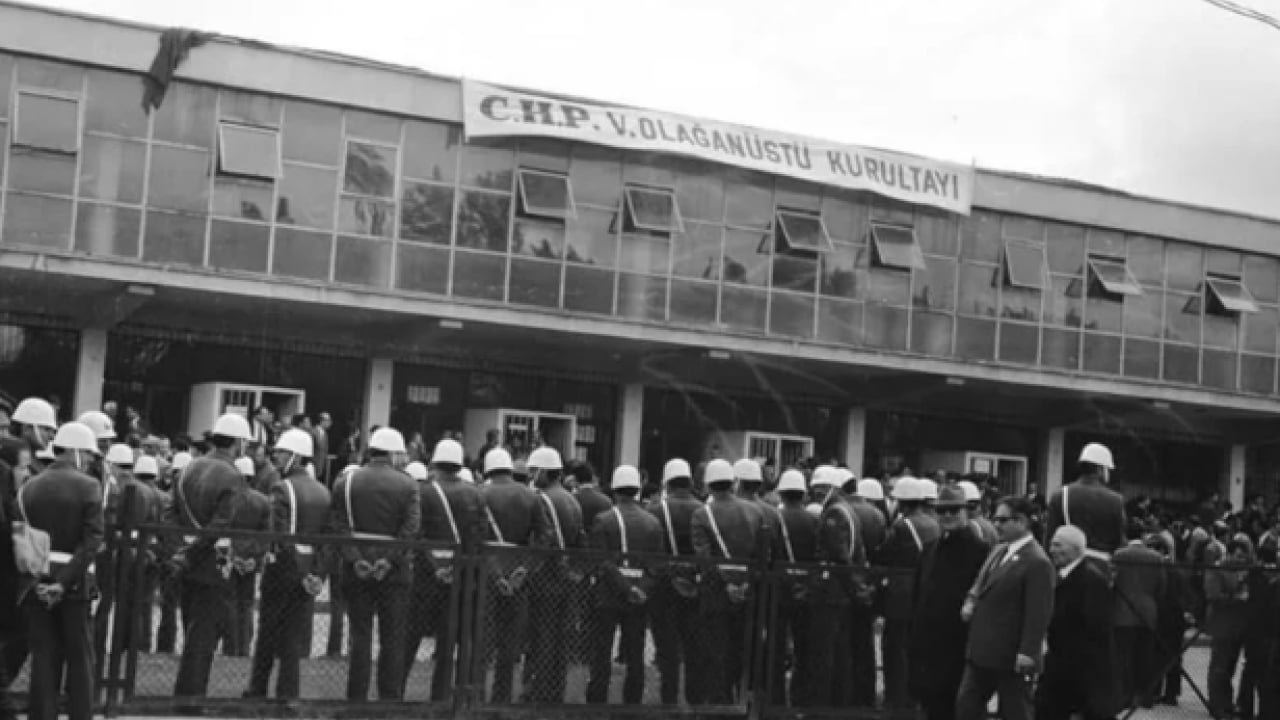 Foto - CHP'nin geçmişi de bölünmeydi geleceği de: Yıllar sonraki bozgun Özgür Özel'le tekrarladı!
