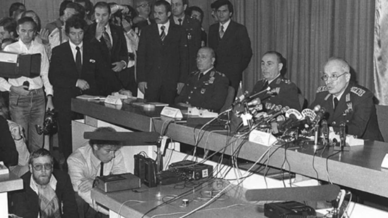 Foto - CHP'nin geçmişi de bölünmeydi geleceği de: Yıllar sonraki bozgun Özgür Özel'le tekrarladı!