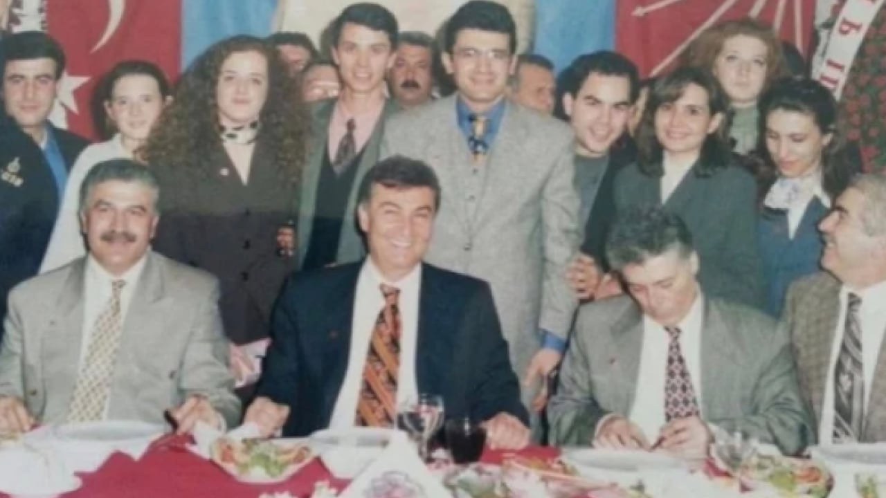 Foto - CHP'nin geçmişi de bölünmeydi geleceği de: Yıllar sonraki bozgun Özgür Özel'le tekrarladı!