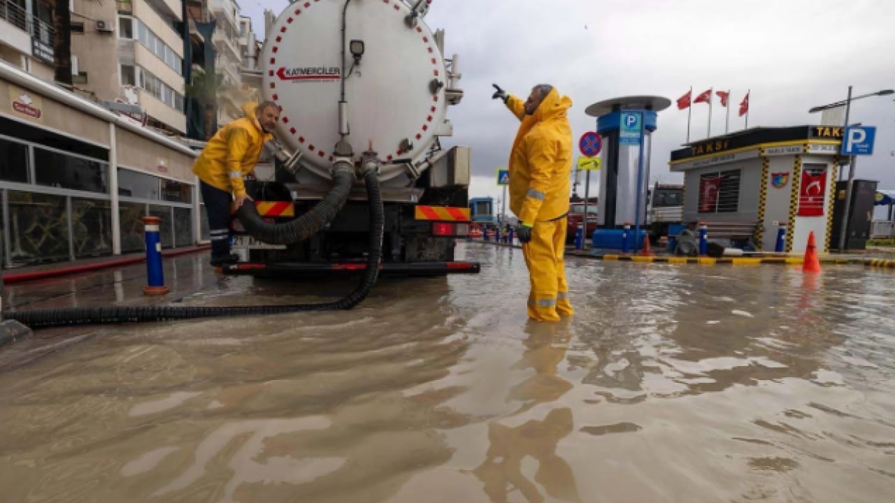 Foto - CHP’nin kalesi kaderine terk edildi! ‘İzmir her yıl çöküyor'