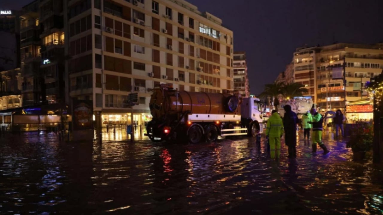 Foto - CHP’nin kalesi kaderine terk edildi! ‘İzmir her yıl çöküyor'