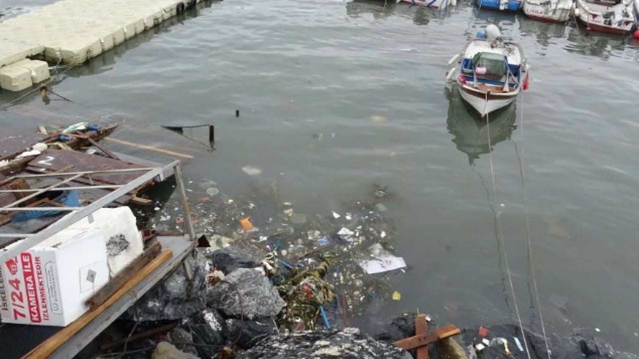 Foto - CHP’nin yönettiği İstanbul’da durum içler acısı! Kirlilik ve koku vatandaşı isyan ettirdi