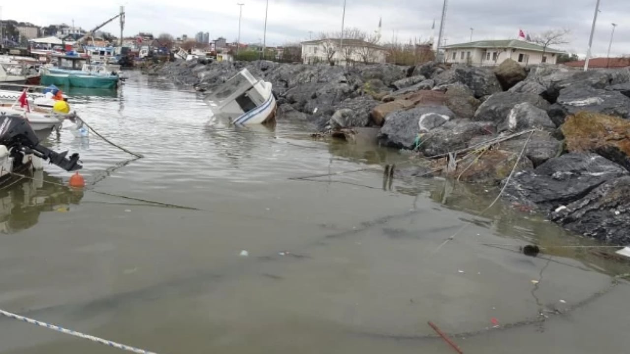 Foto - CHP’nin yönettiği İstanbul’da durum içler acısı! Kirlilik ve koku vatandaşı isyan ettirdi