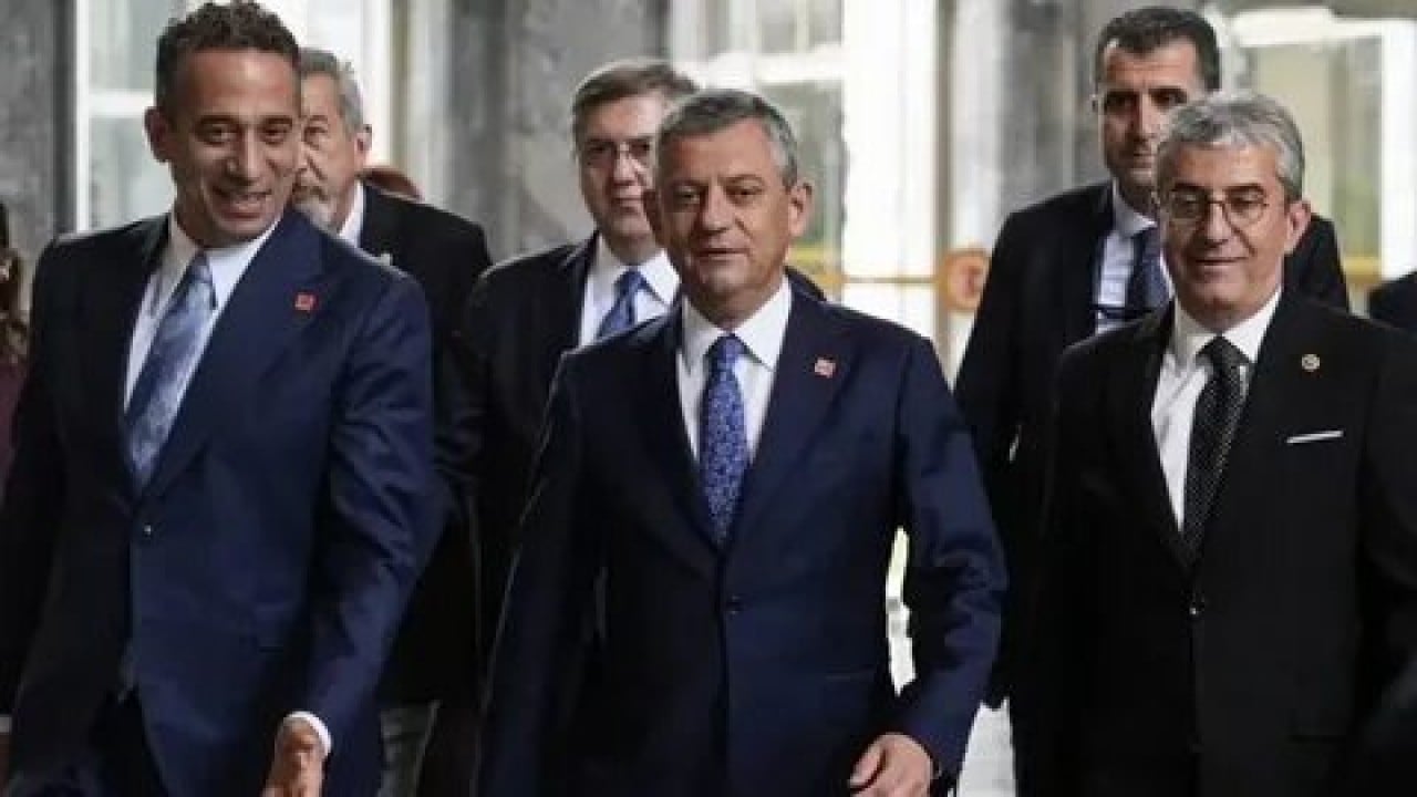 Foto - CHP’yi arkadan bıçaklayıp kaçtılar! Özgür Özel Yeni Parti’yi kurdu, ilk tebrik o liderden geldi