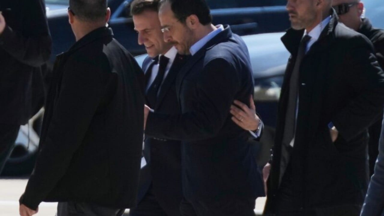 Foto - Christodoulides'i ürküten uyarı: Ona güvenme, tehdit Türkiye'den gelirse telefonlarına bile çıkmayacak