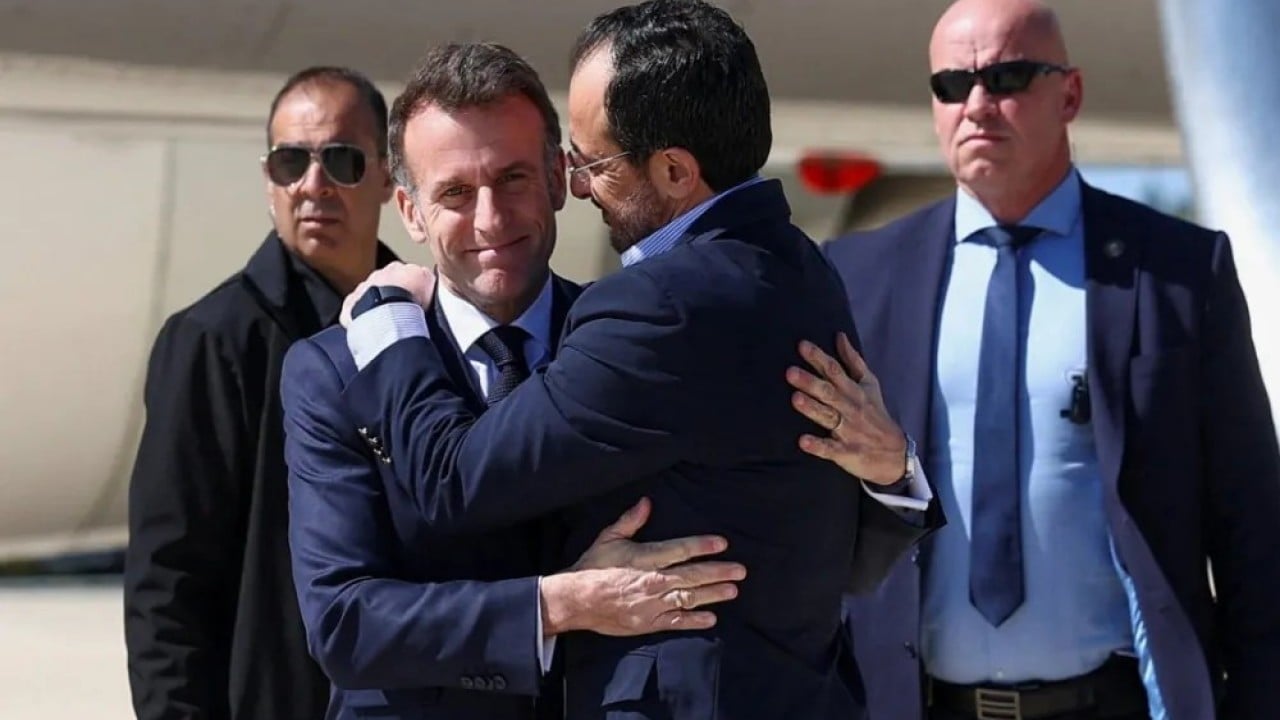 Foto - Christodoulides'i ürküten uyarı: Ona güvenme, tehdit Türkiye'den gelirse telefonlarına bile çıkmayacak