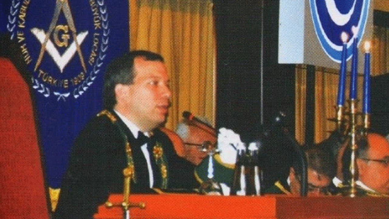 Foto - Çıban başı bu mason çıkmıştı... Remzi Sanver de kodesi boyladı!