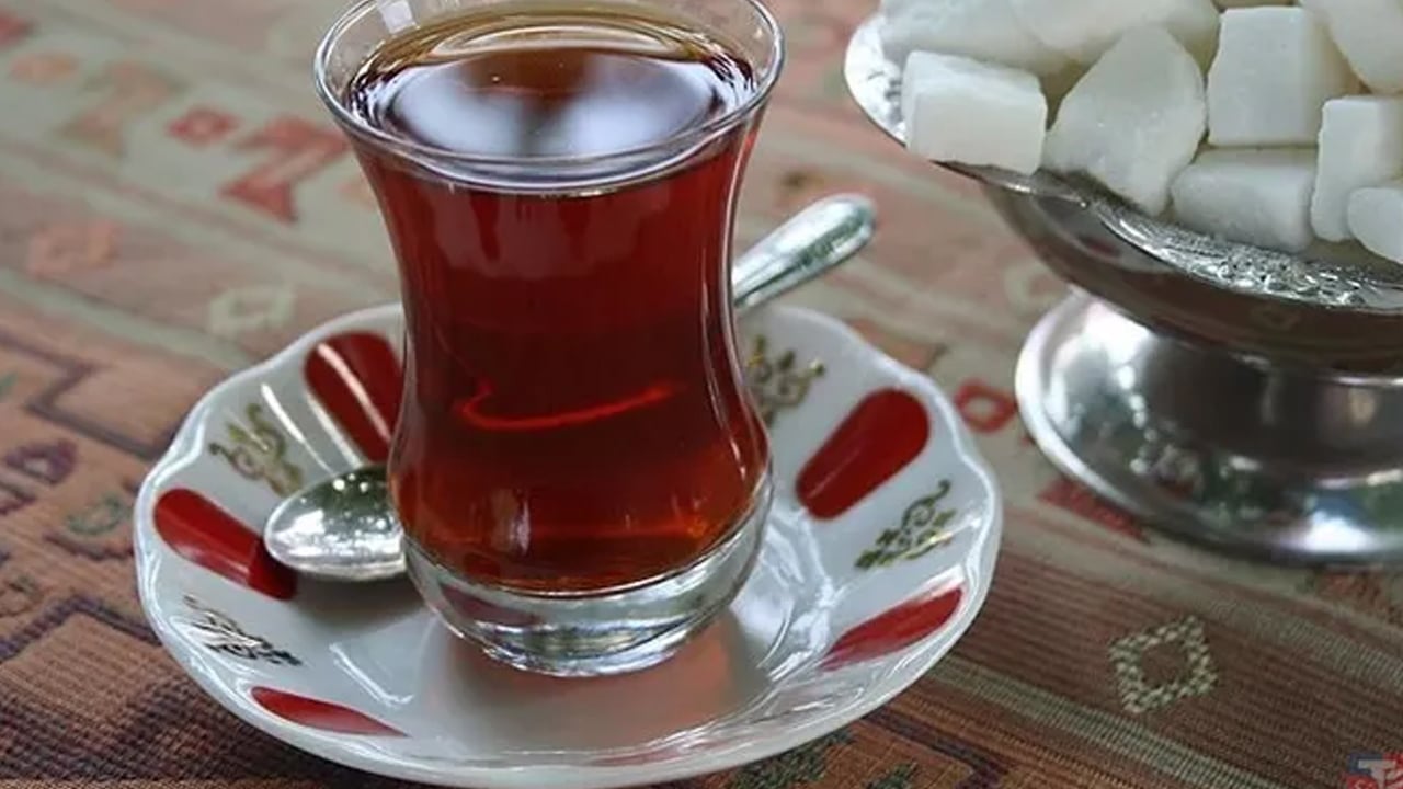 Ciddi sağlık sorunları doğurabilir: Harvardlı doktor çay tüketiminde büyük bir hatayı açıkladı... Uzmanı uyarı yaptı