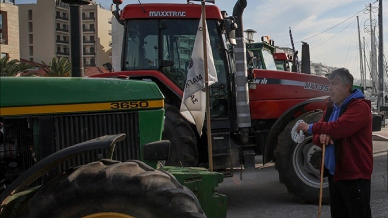 Foto - Çiftçiler isyan etti! Limanı ulaşıma kapattılar 