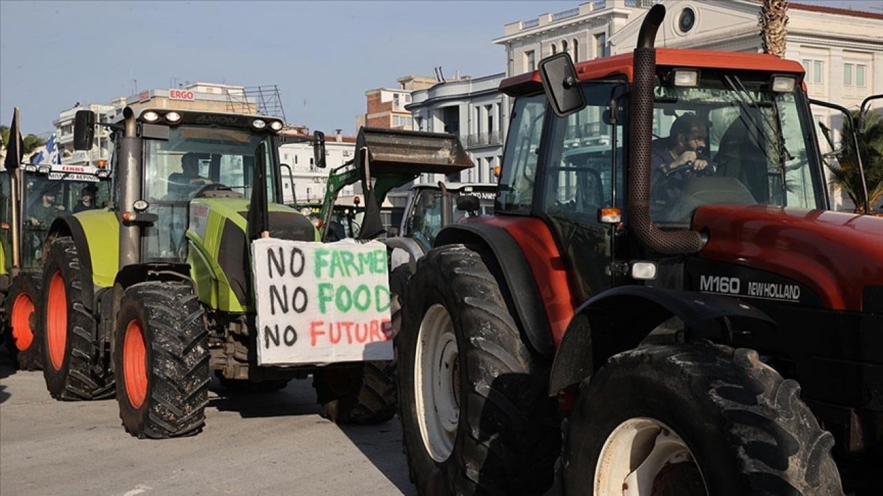 Foto - Çiftçiler isyan etti! Limanı ulaşıma kapattılar 