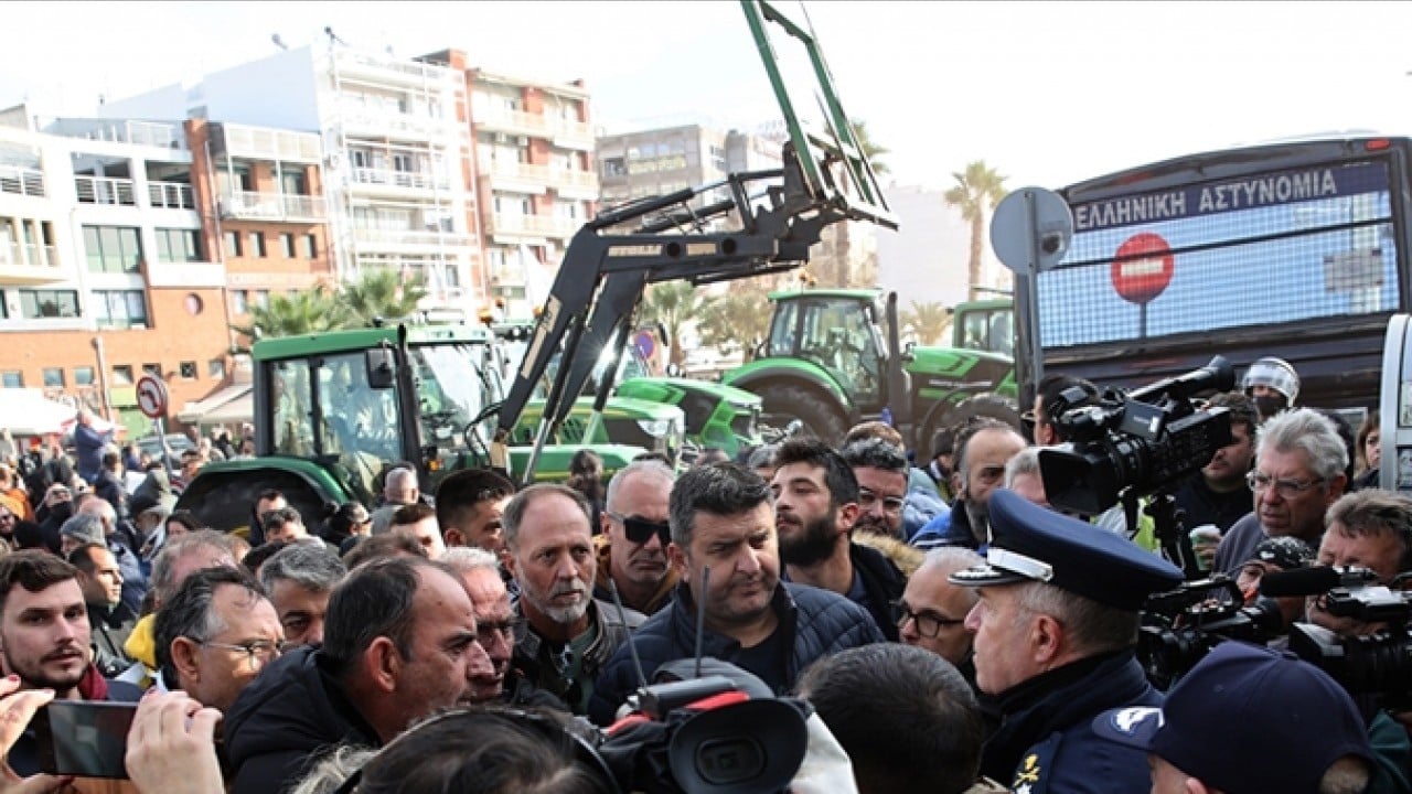 Foto - Çiftçiler isyan etti! Limanı ulaşıma kapattılar 