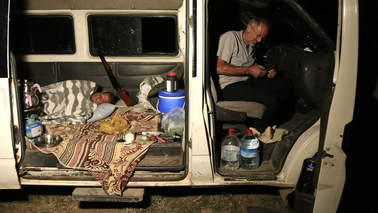 Foto - Çiftçiler nöbet tutuyor! Bir yıllık emek çalınmasın diye uyumuyorlar