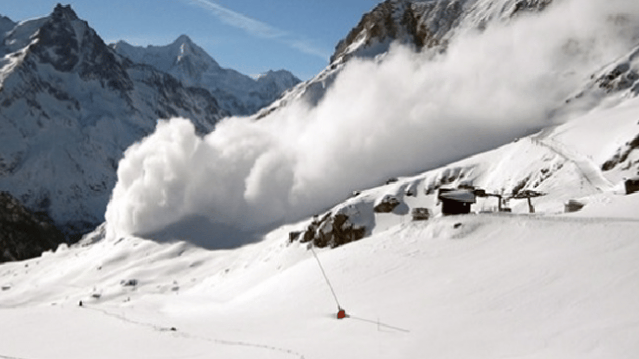 Foto - Çığ düştü, araçlar yolda kaldı! Kop Dağı Geçidi'nde geçişler durduruldu