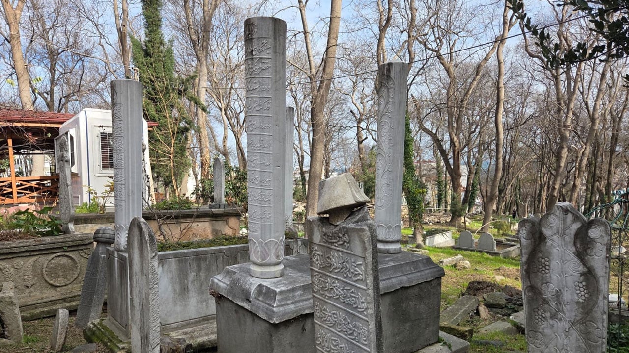 Çıldırarak öldü! Mezar taşındaki o söz, 108 yıl sonra bile ürpertiyor