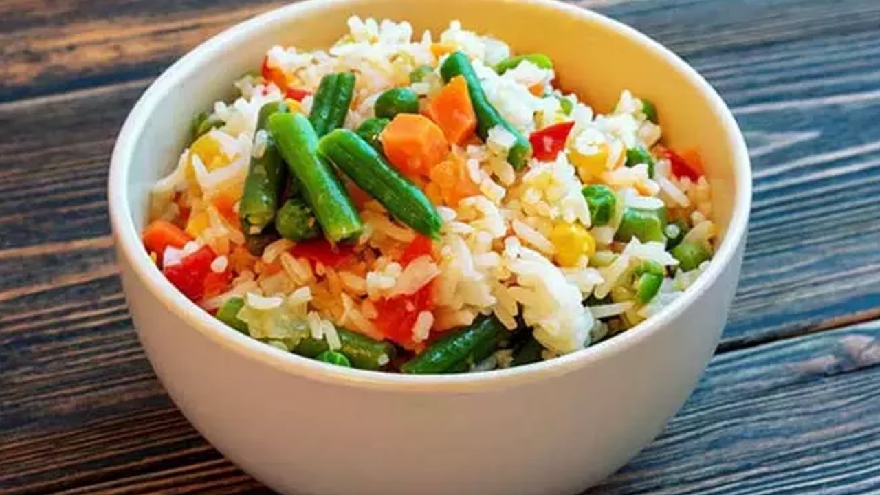 Foto - Çin pilavı yapımı konusunda vakit ayıramayanlara pratik yöntemler! Takdir toplayan yemek