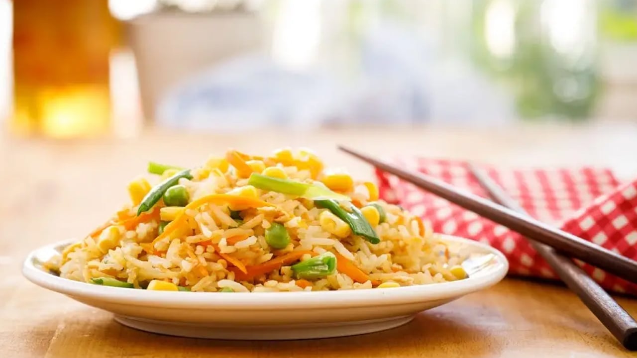 Foto - Çin pilavı yapımı konusunda vakit ayıramayanlara pratik yöntemler! Takdir toplayan yemek
