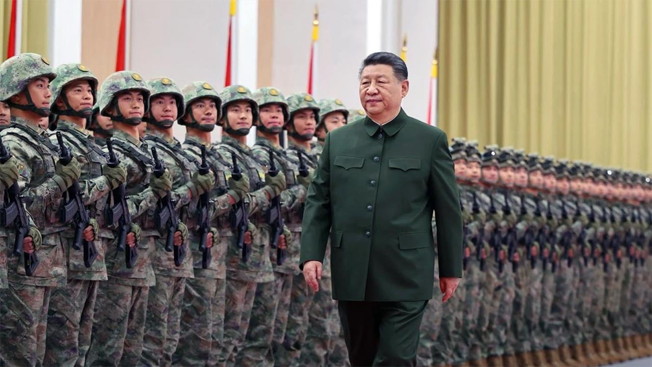 Foto - Çin'de general kıyımı! Üyelikleri azledildi