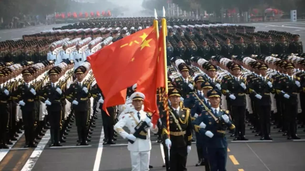 Foto - Çin'de general kıyımı! Üyelikleri azledildi