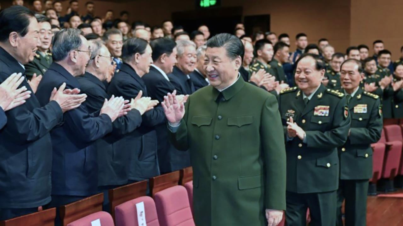 Foto - Çin'de general kıyımı! Üyelikleri azledildi