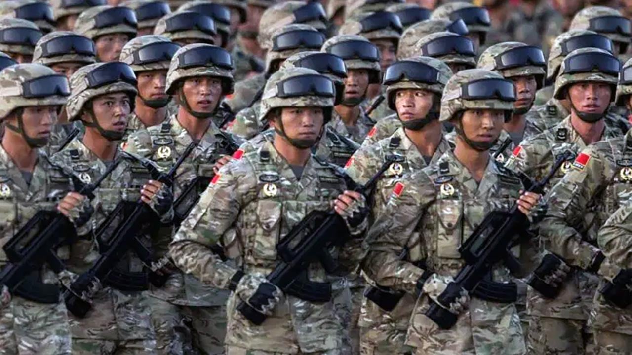 Foto - Çin'de general kıyımı! Üyelikleri azledildi