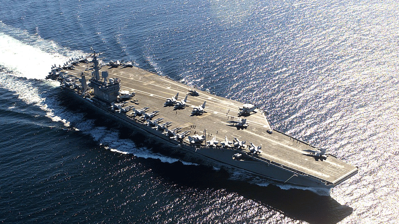 Foto - Çin’e gözdağı verecekti… ABD savaş uçağı ve helikopteri denizin dibini boyladı!