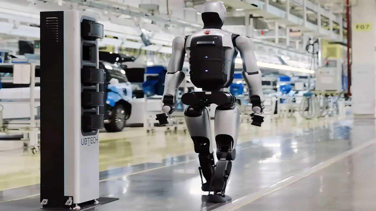 Foto - Çinli insansı robotlar uçak fabrikalarına giriyor