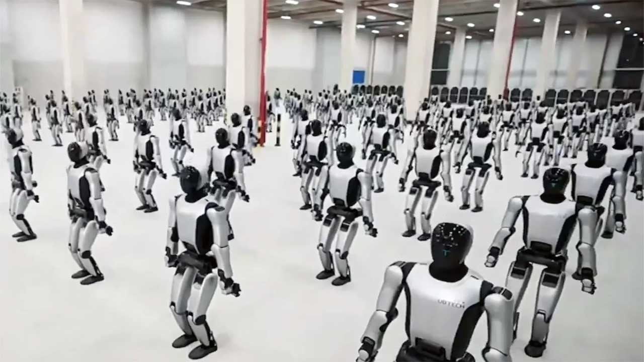 Foto - Çinli insansı robotlar uçak fabrikalarına giriyor