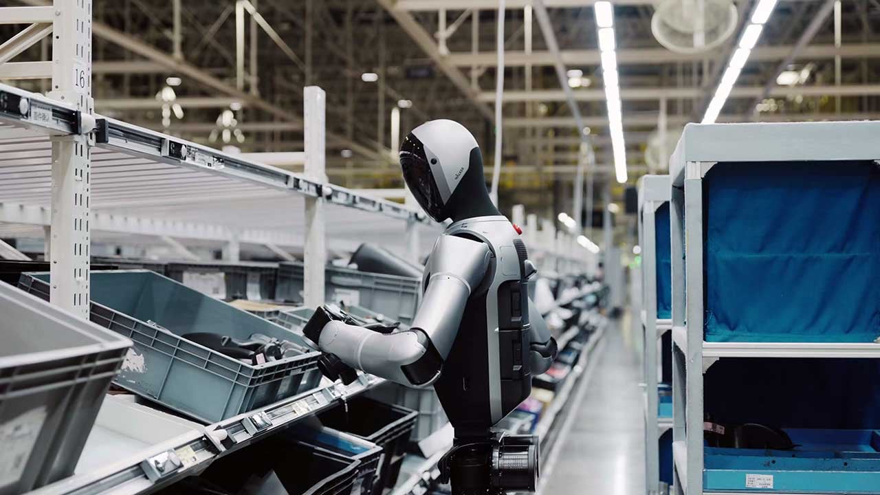 Foto - Çinli insansı robotlar uçak fabrikalarına giriyor