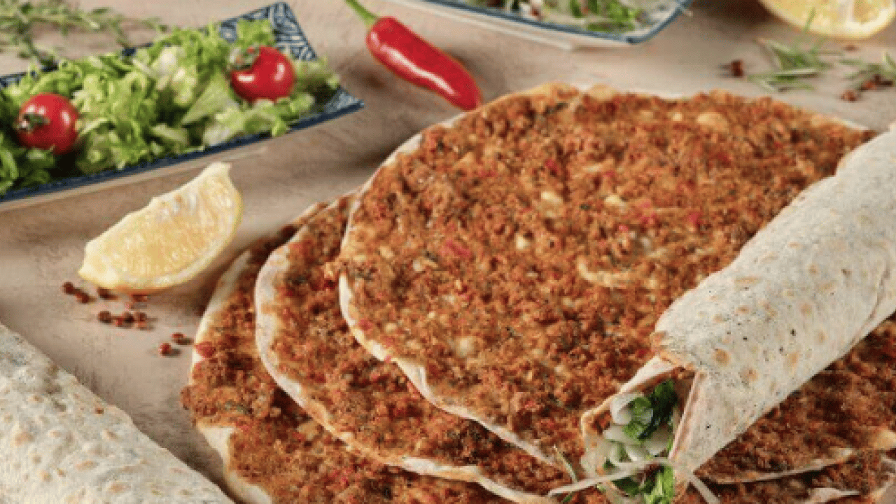 Foto - Çıtır çıtır ve soğanına kadar tüm püf noktaları... Ev yapımı en kolay lahmacun tarifi