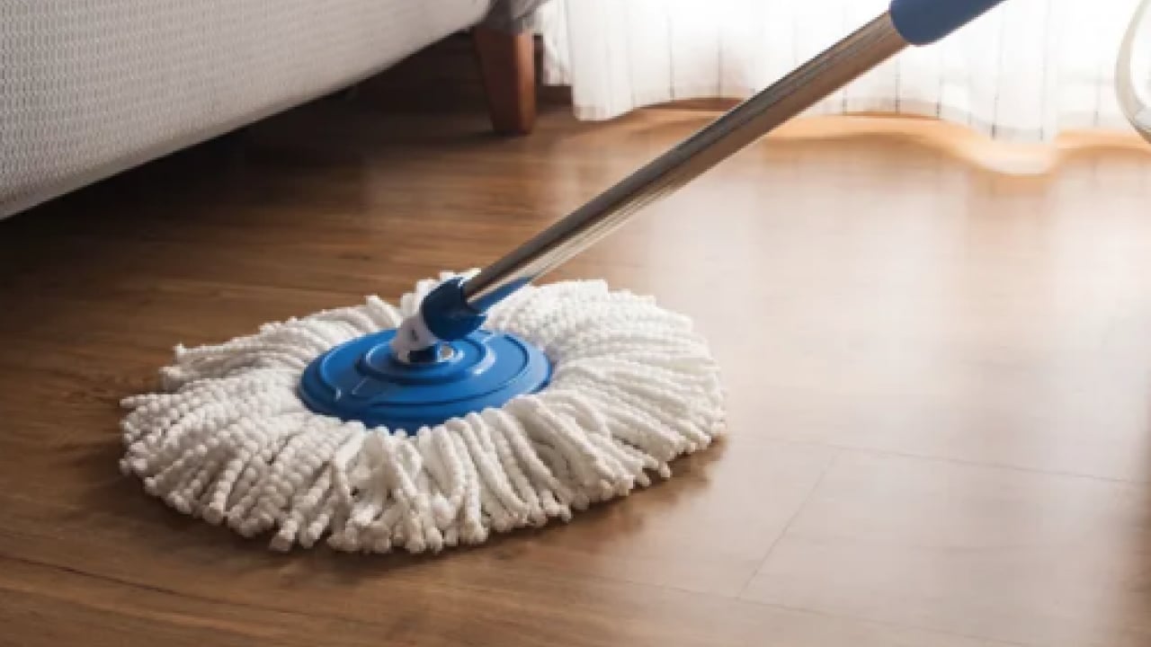 Foto - Çizikler tarih olacak: Parkeleri cam gibi parlatan ve toz tutmayan gizli formül!