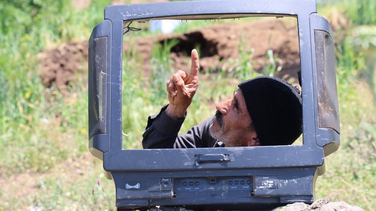 Foto - Çobanın hikayesini duyanlar şaşırıyor! Eski televizyon kasasıyla gelen şöhret yolculuğu