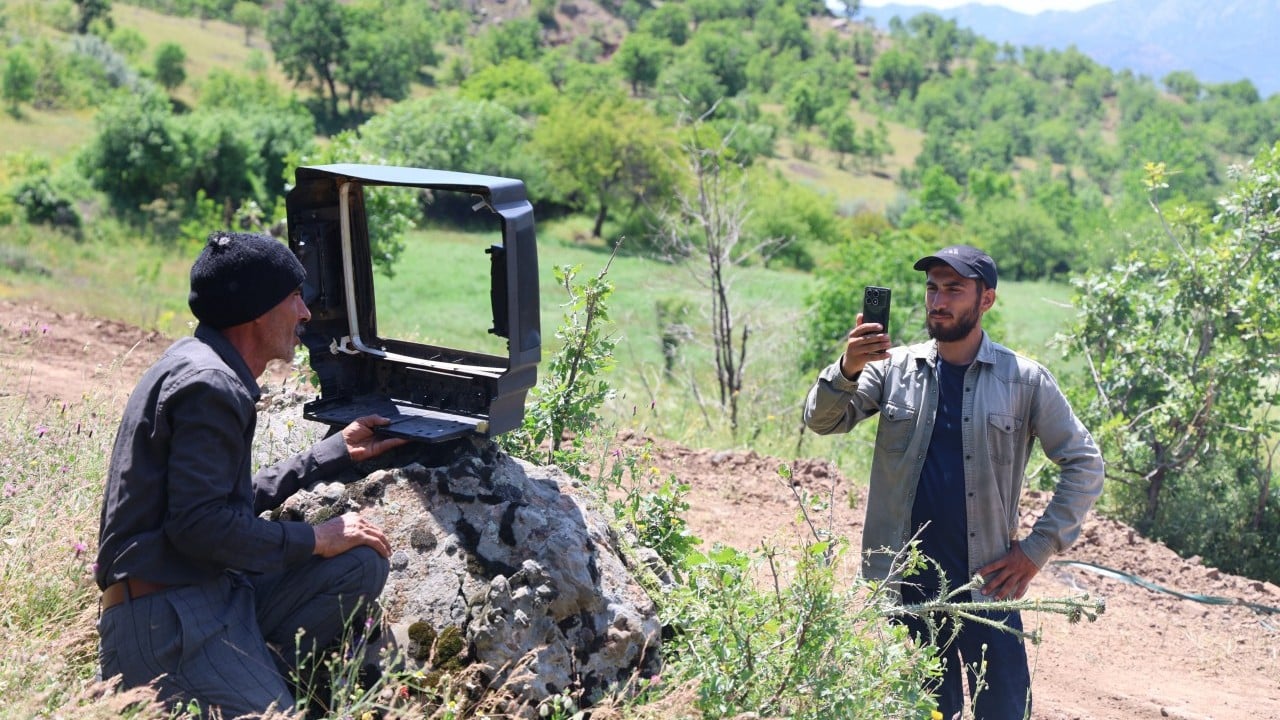 Foto - Çobanın hikayesini duyanlar şaşırıyor! Eski televizyon kasasıyla gelen şöhret yolculuğu