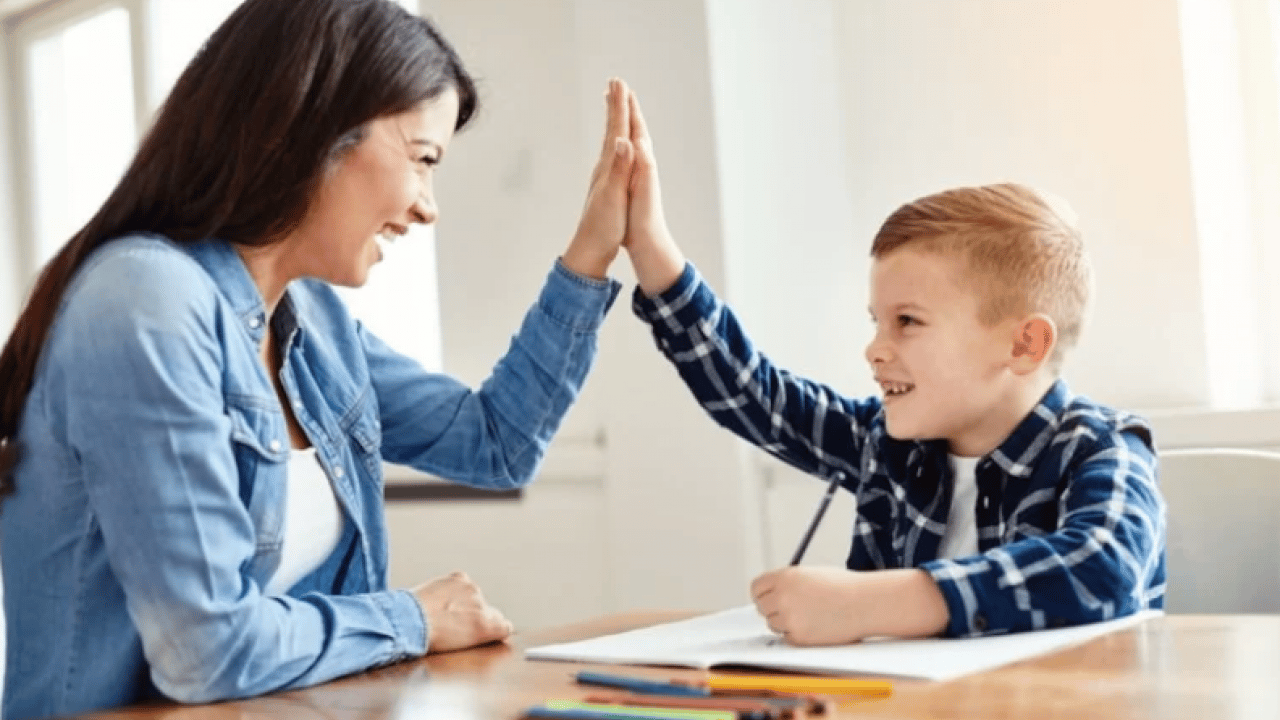 Foto - Çocuğa sürekli aferin diyenler dikkat: Uzmanlardan iletişim uyarısı geldi!