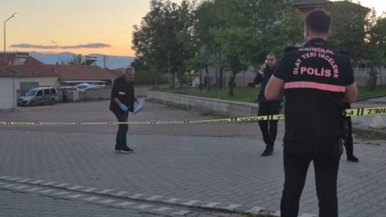 Sosyal medyadaki tartışma sokağa taştı! Bir kişi bıçaklandı!